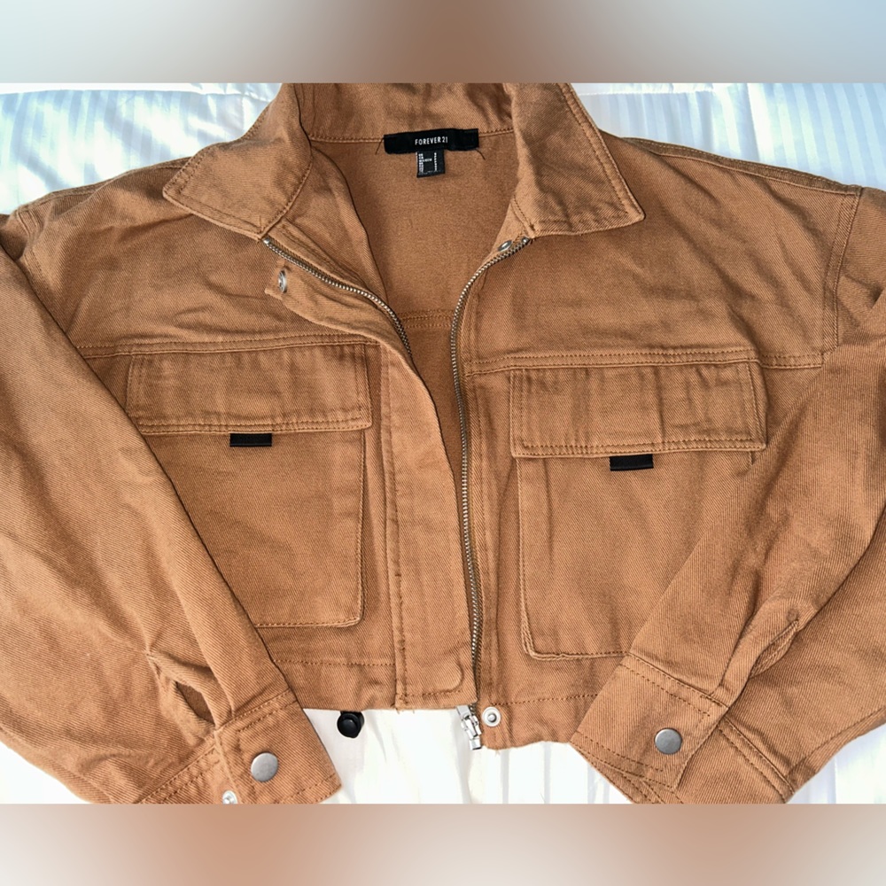 Beige/brown crop denim jacket with pockets